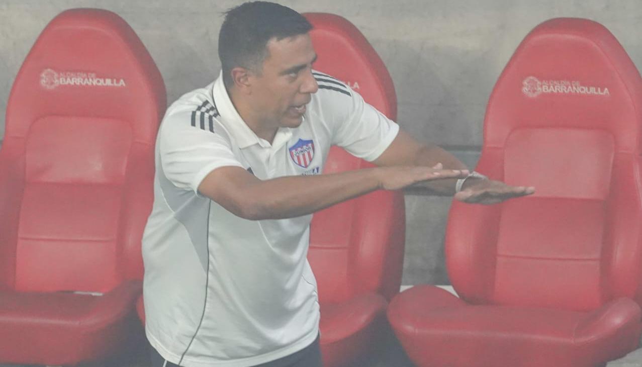 César Farías, técnico del Junior, sigue aspirando a ganar el punto invisible. 
