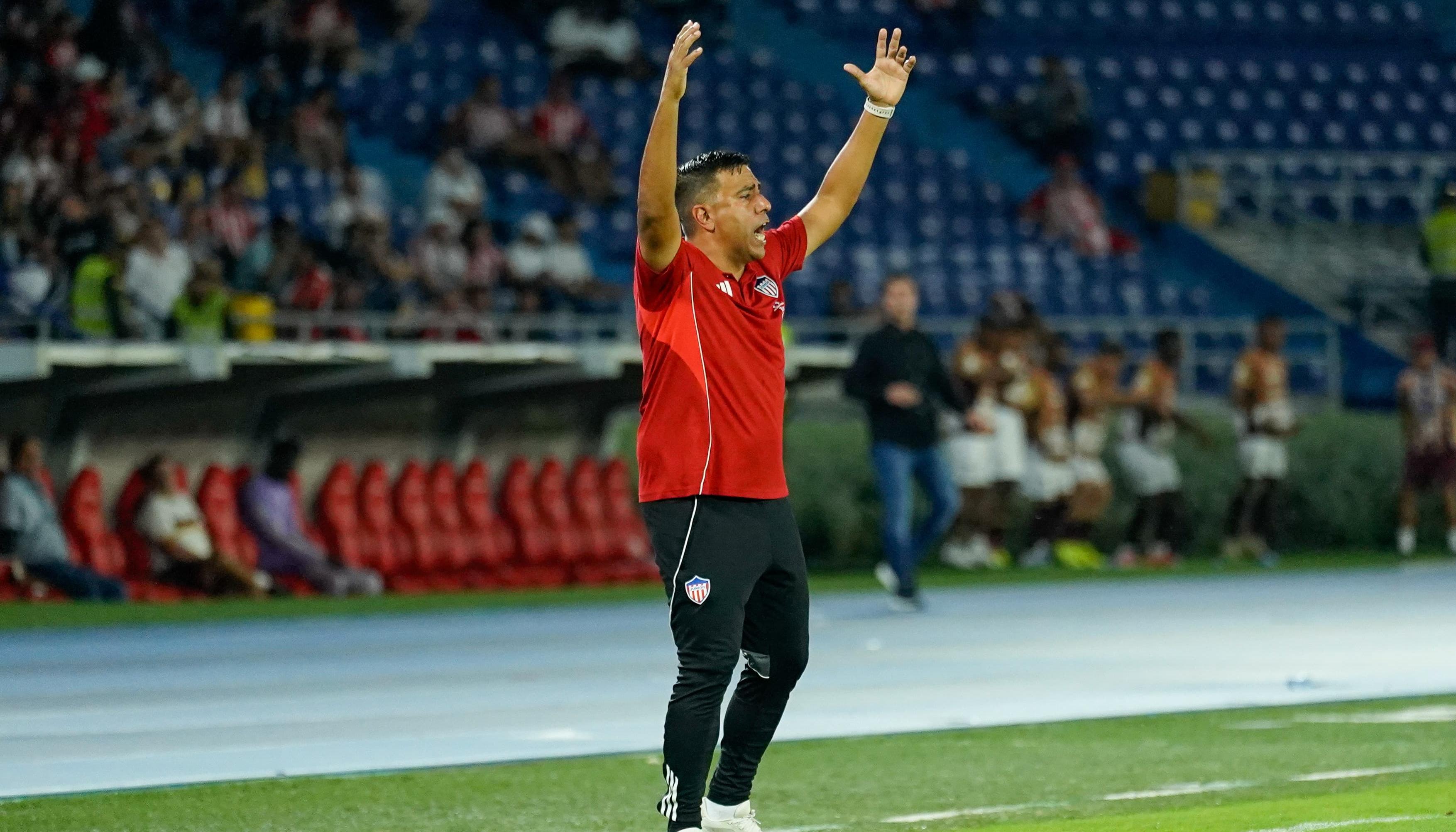 César Farías, técnico del Junior, durante el partido contra Tolima, 
