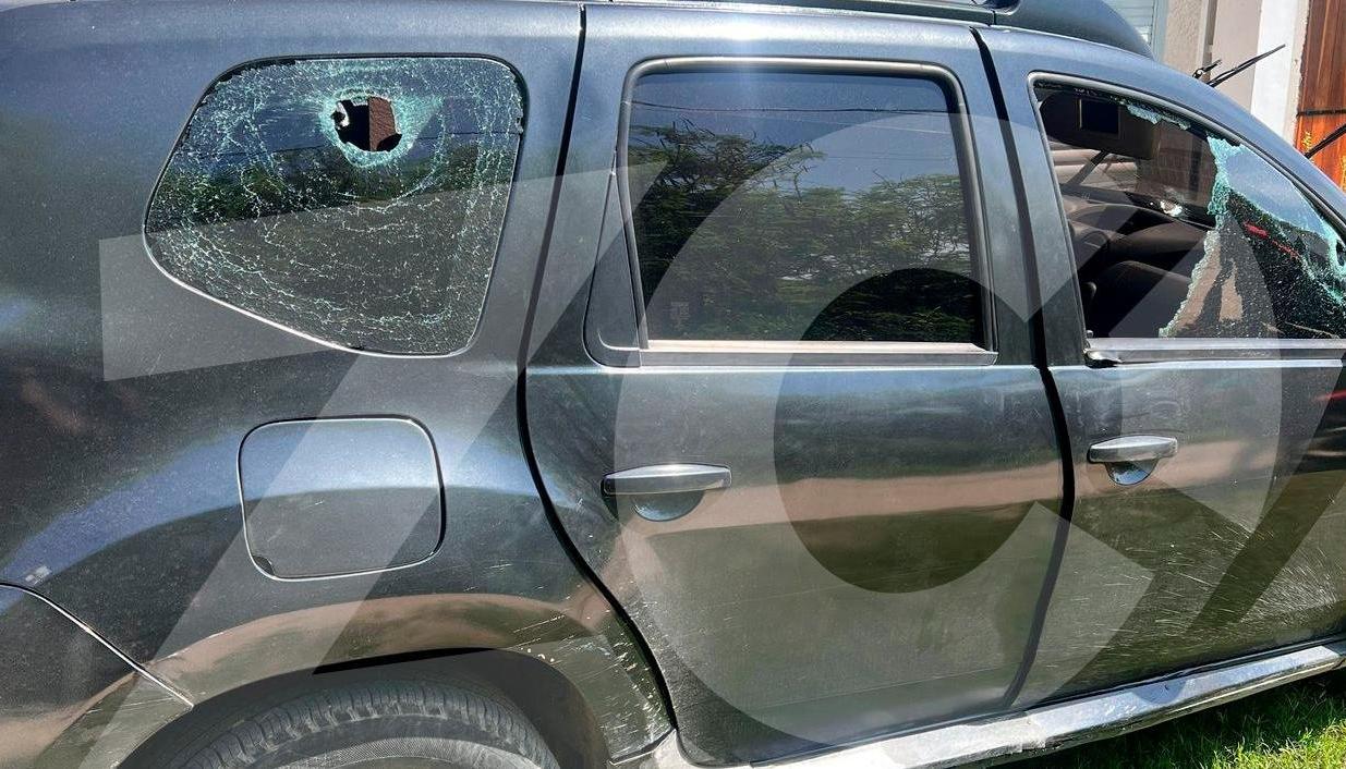 Así quedó la camioneta tras recibir varios impactos de arma de fuego