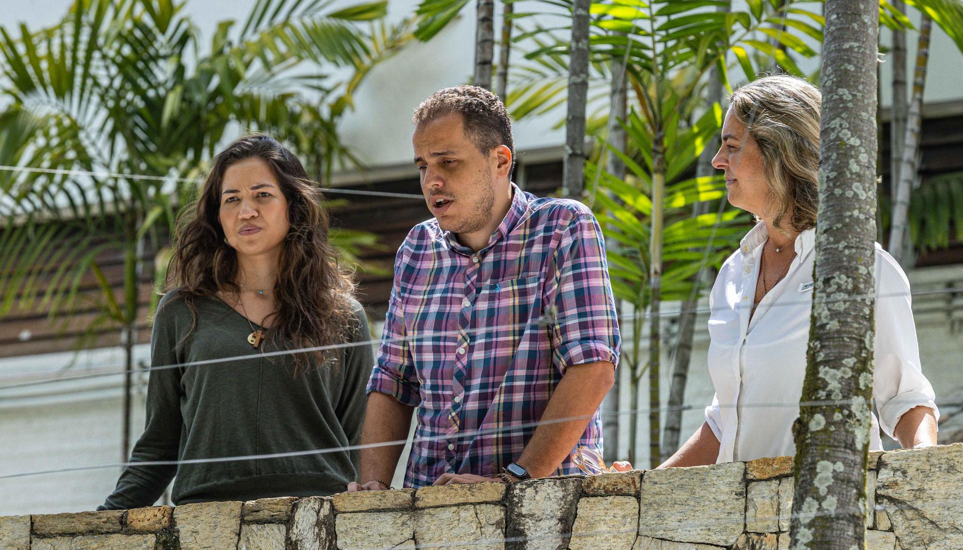 Los líderes opositores venezolanos Claudia Macero (i), Pedro Uchurrurtu (c) y Magalli Meda. 