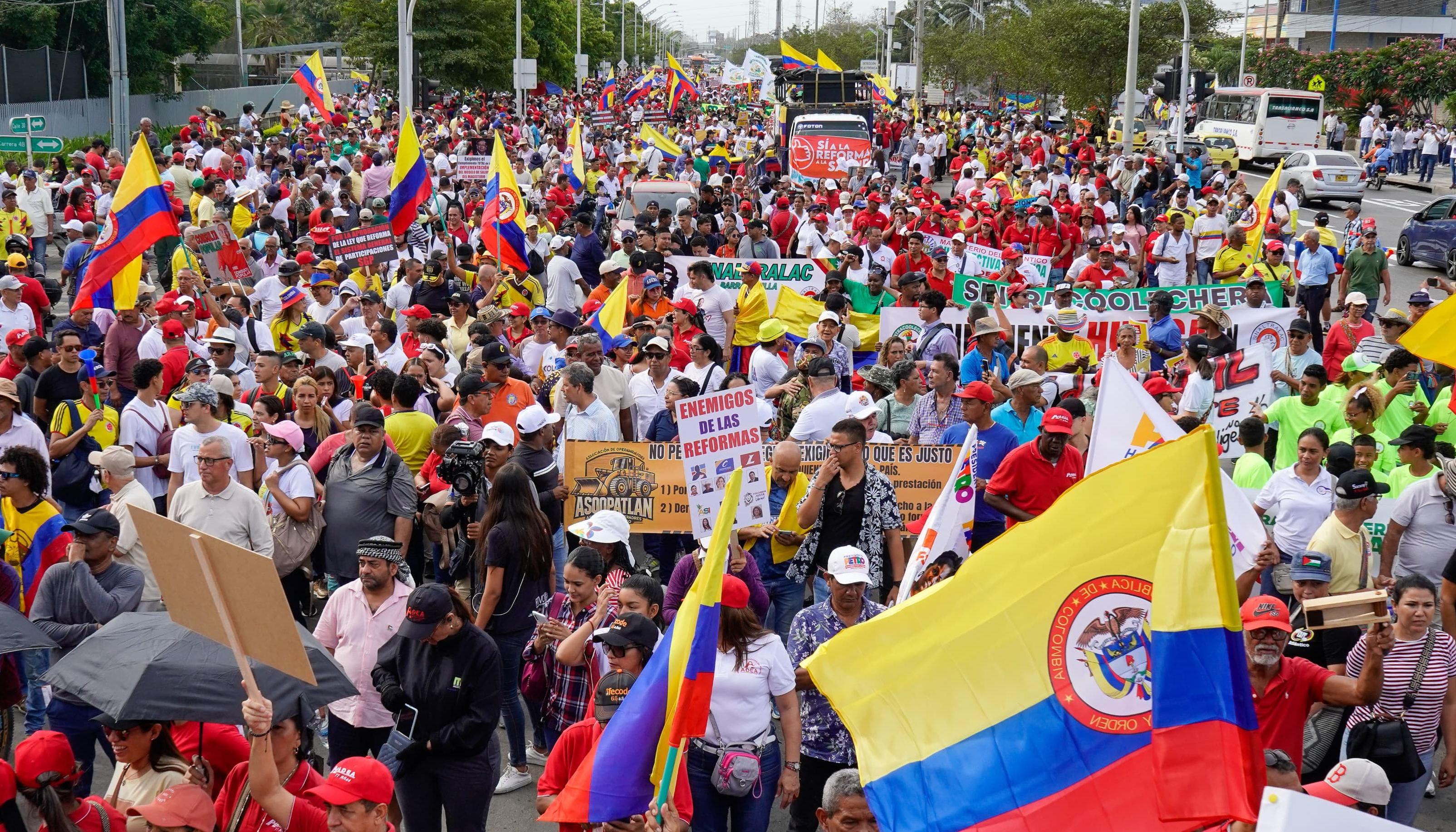 Aspecto de una marcha de sindicatos y centrales obreras en Barranquilla.