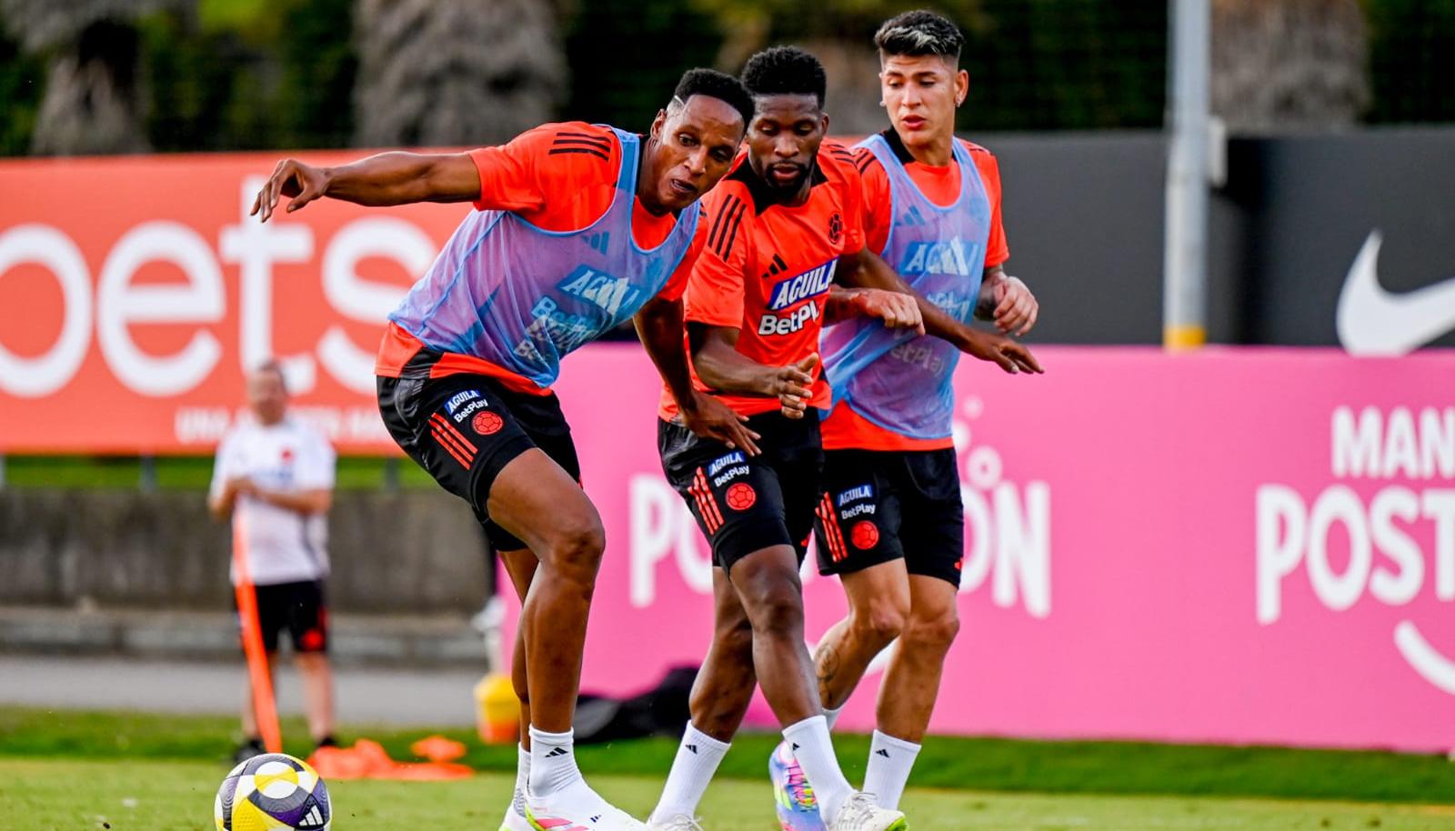Yerry Mina, Jefferson Lerma y Jorge Carrascal, jugadores de la Selección Colombia. 