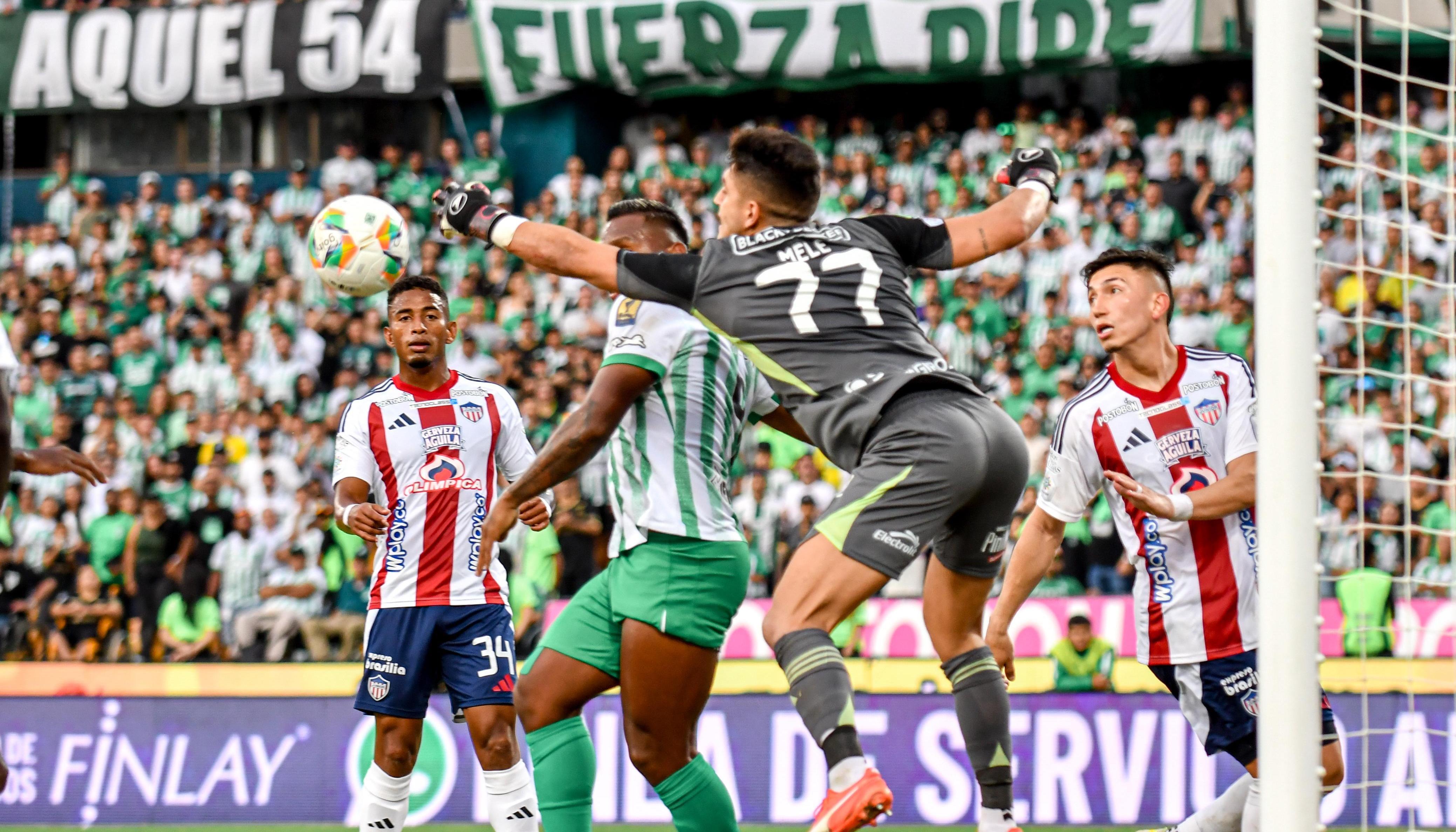Nacional tuvo un asedio constante hacia el pórtico de Junior, pero Santiago Mele siempre respondió. 