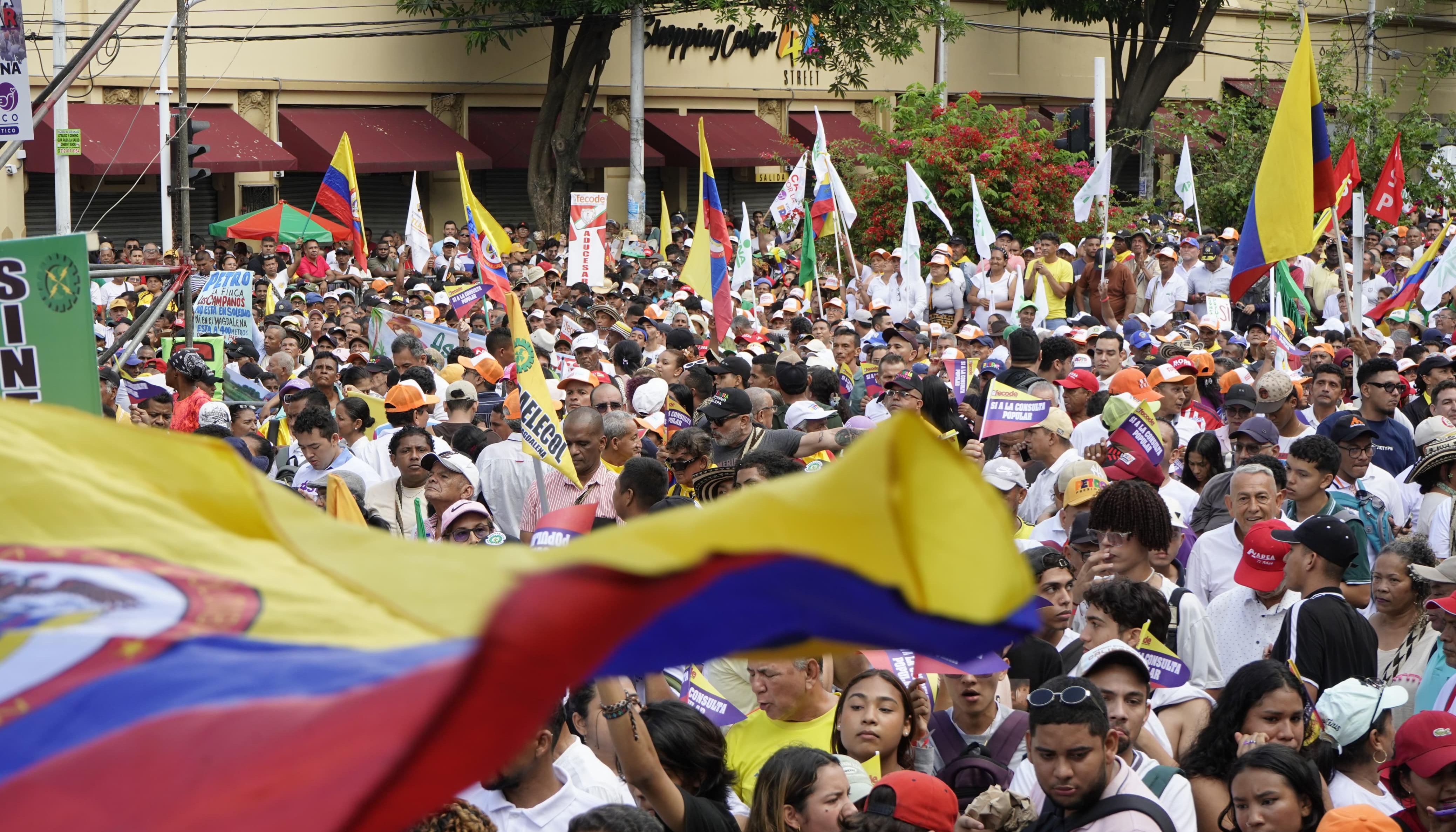 Aspecto del Paseo Bolívar con el cabildo popular.