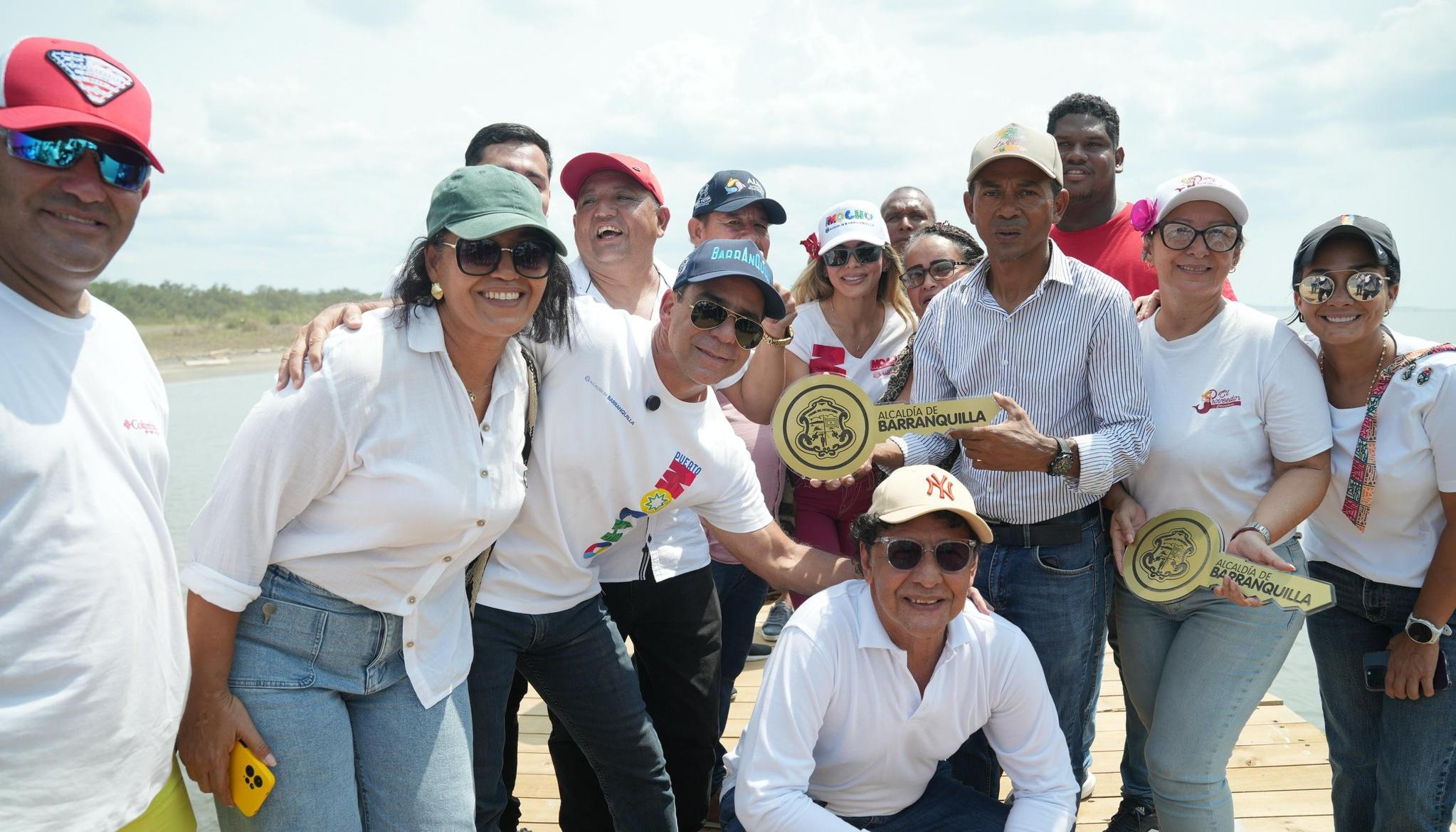 Alcalde Char junto a representantes de pescadores.