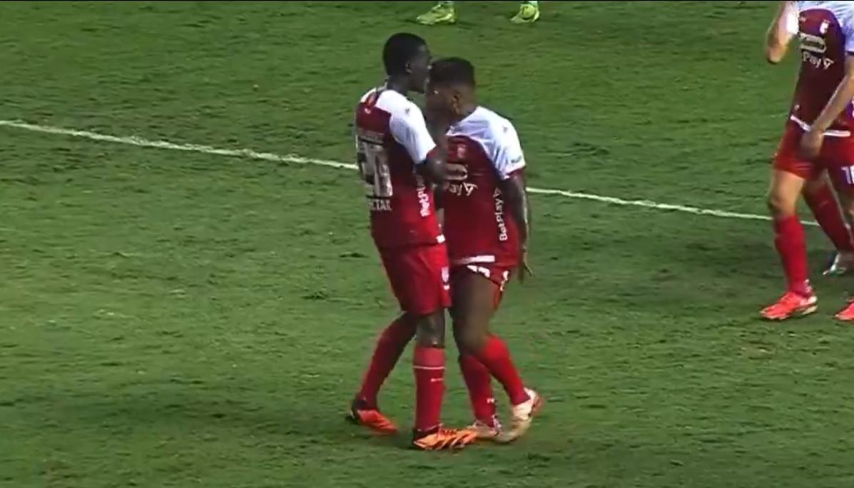 Yilmar Velásquez propinó una cachetada a Harold Santiago Mosquera.