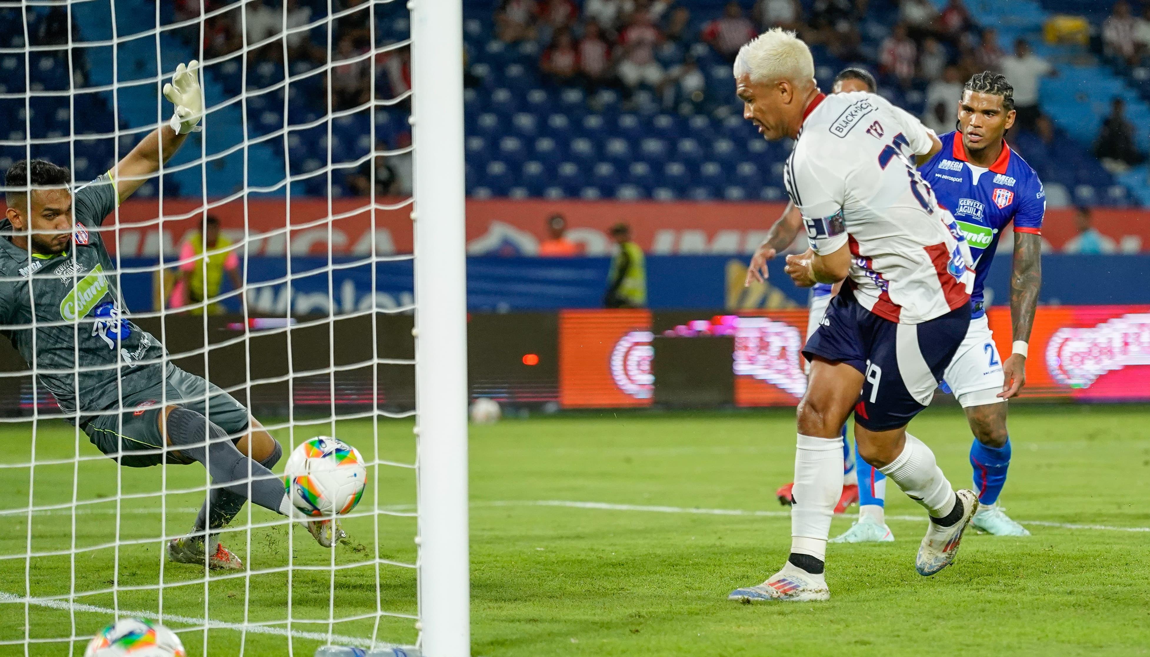 El gol de Teo Gutiérrez al Unión Magdalena. Su único en su cuarto ciclo en Junior. 