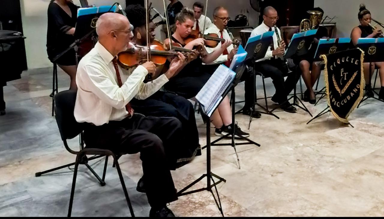 El Piquete Típico Cubano, durante la muestra musical.
