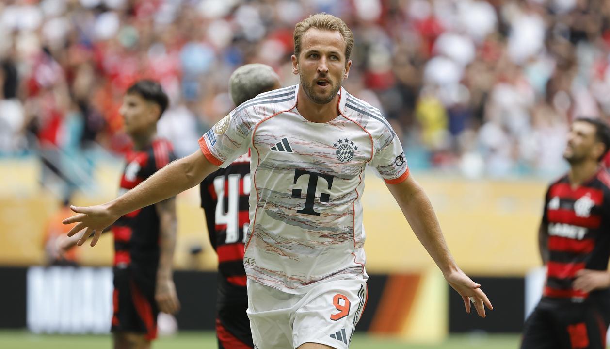 El inglés Harry Kane marcó un doblete para el Bayern Múnich.