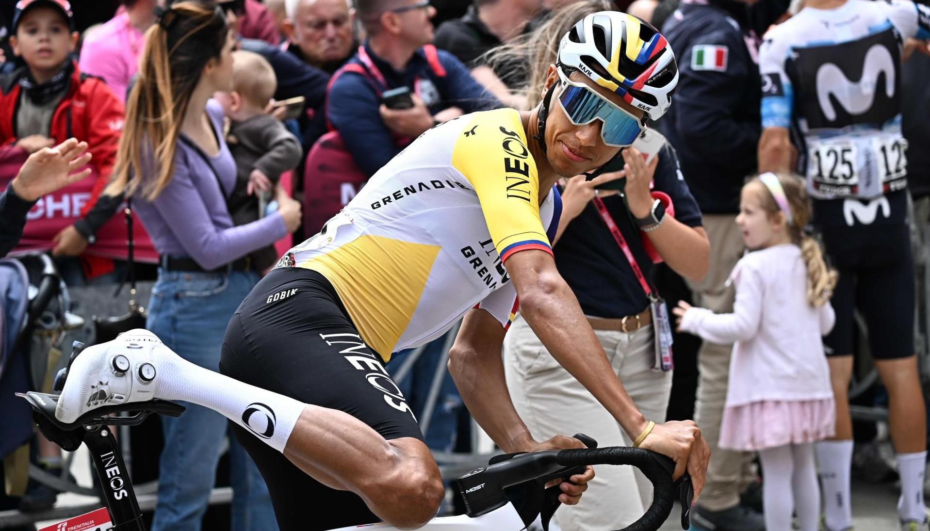 Egan Bernal durante el Giro de Italia 2025.