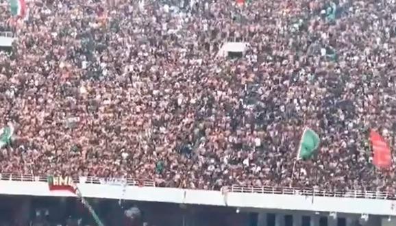 Tribuna del estadio de fútbol en Argelia.
