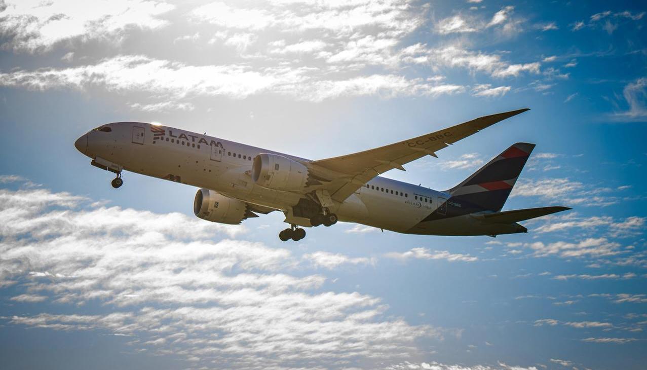 Avión de la aerolínea LATAM.