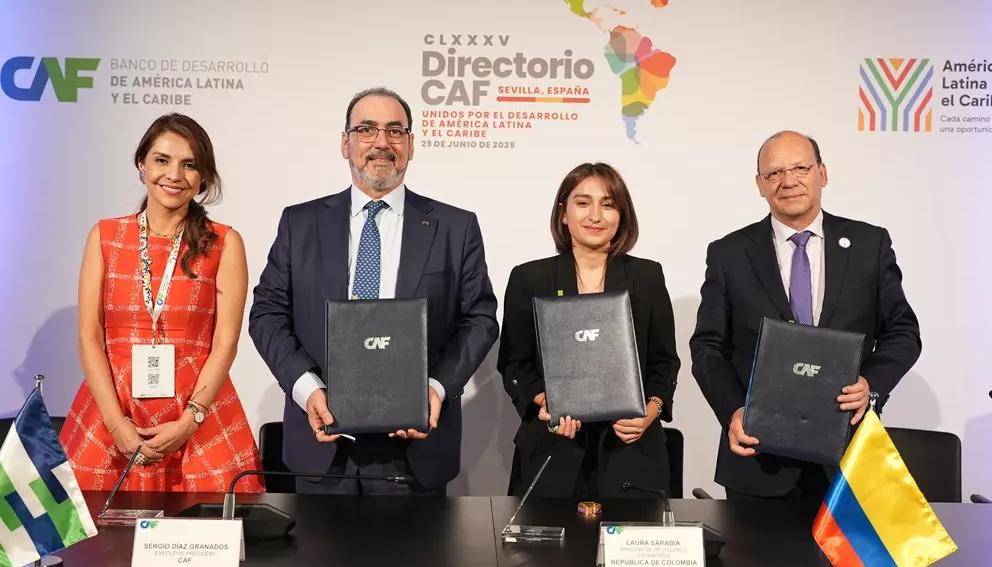 Sergio Díaz-Granados, Laura Sarabia, Germán Ávila Plazas. 