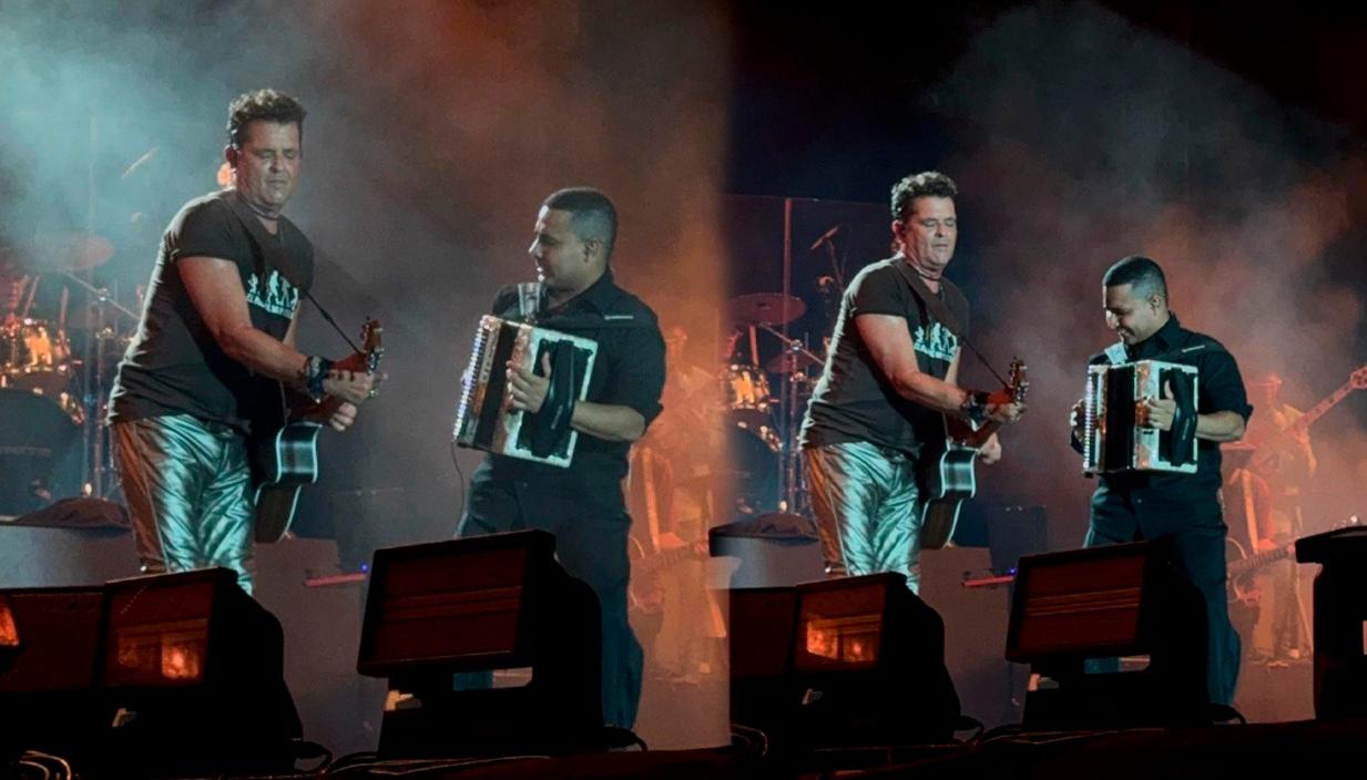 Carlos vive durante su concierto en Riohacha. 