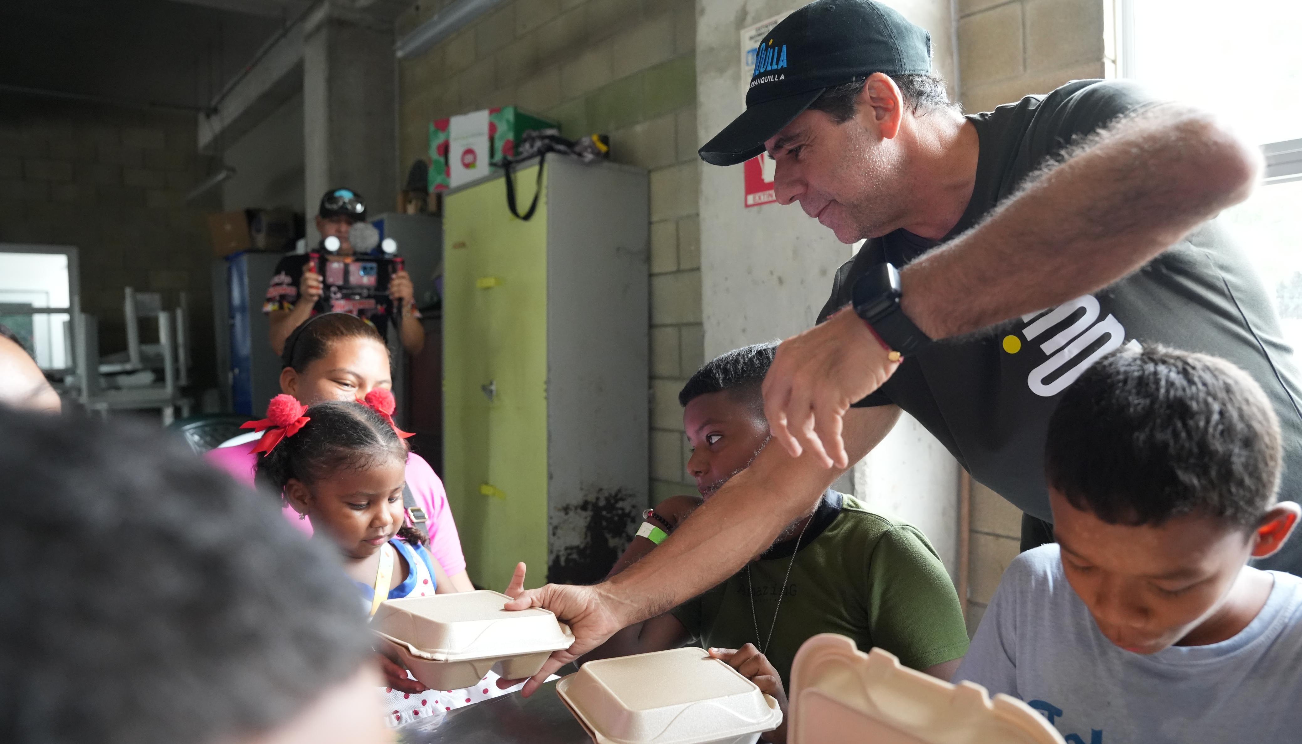 Alcalde Char visitó el comedor comunitario de Las Nieves.