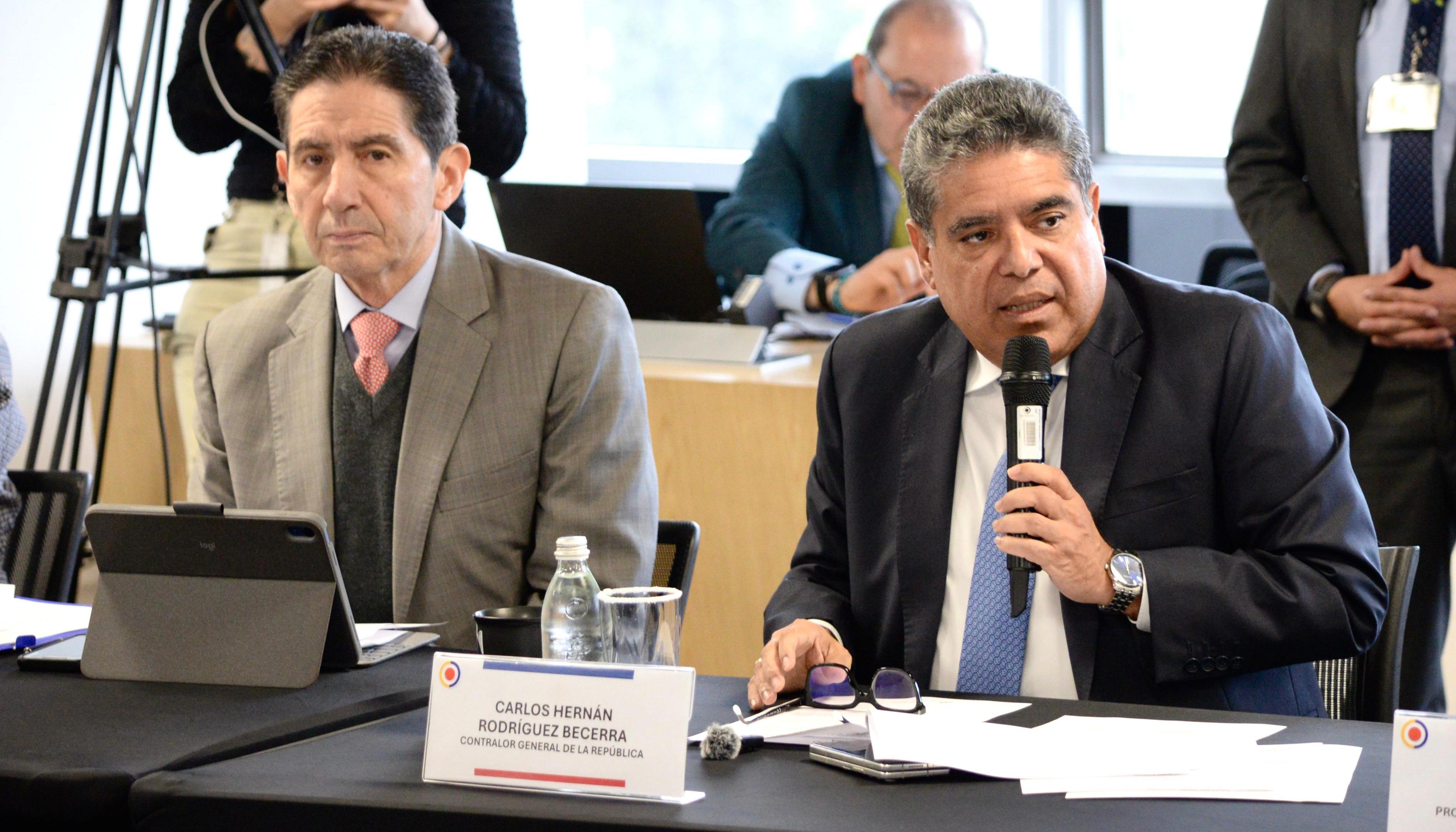 El Contralor General de la República, Carlos Hernán Rodríguez (Derecha).