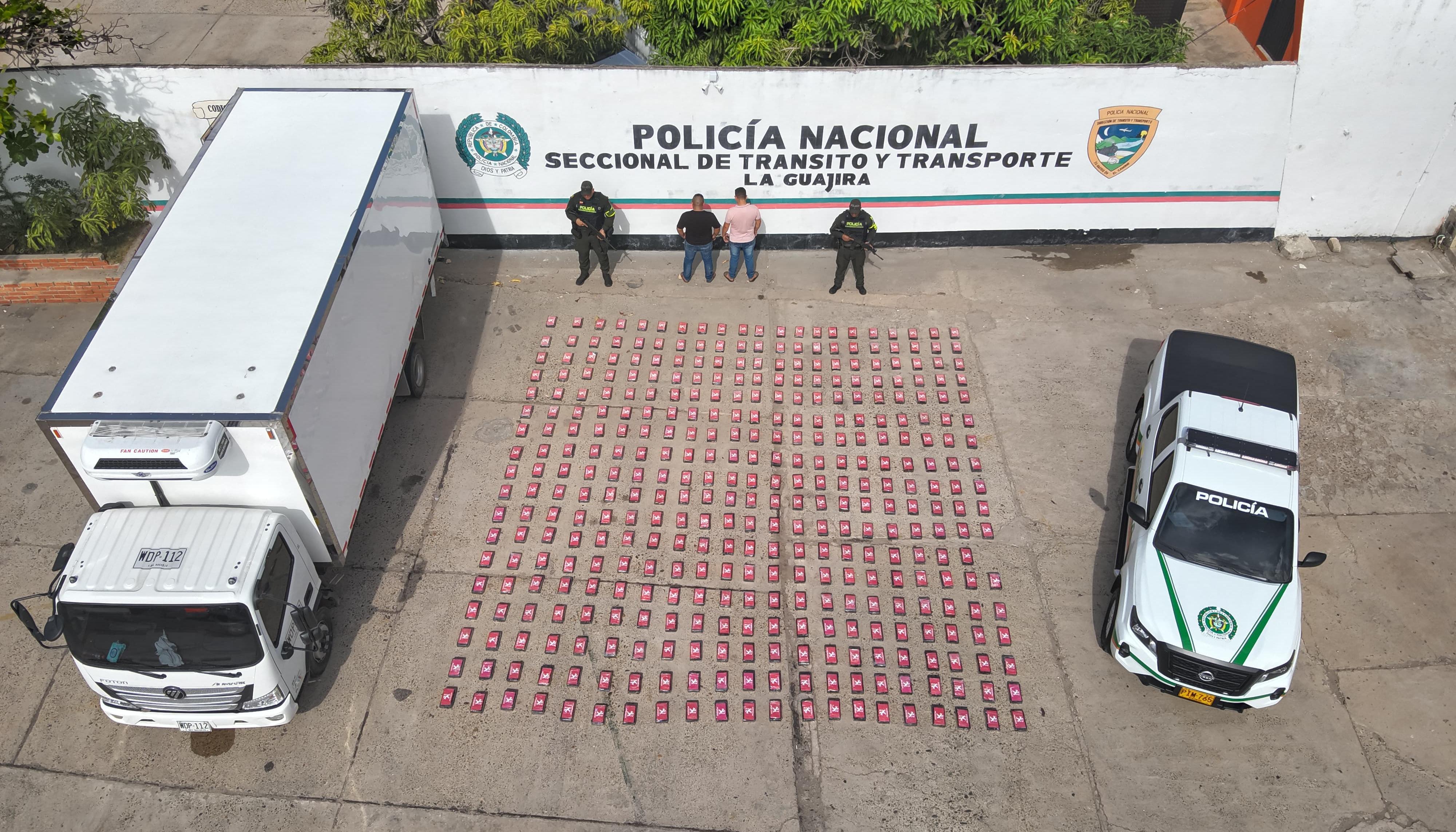 La droga iba en compartimientos de doble piso. 