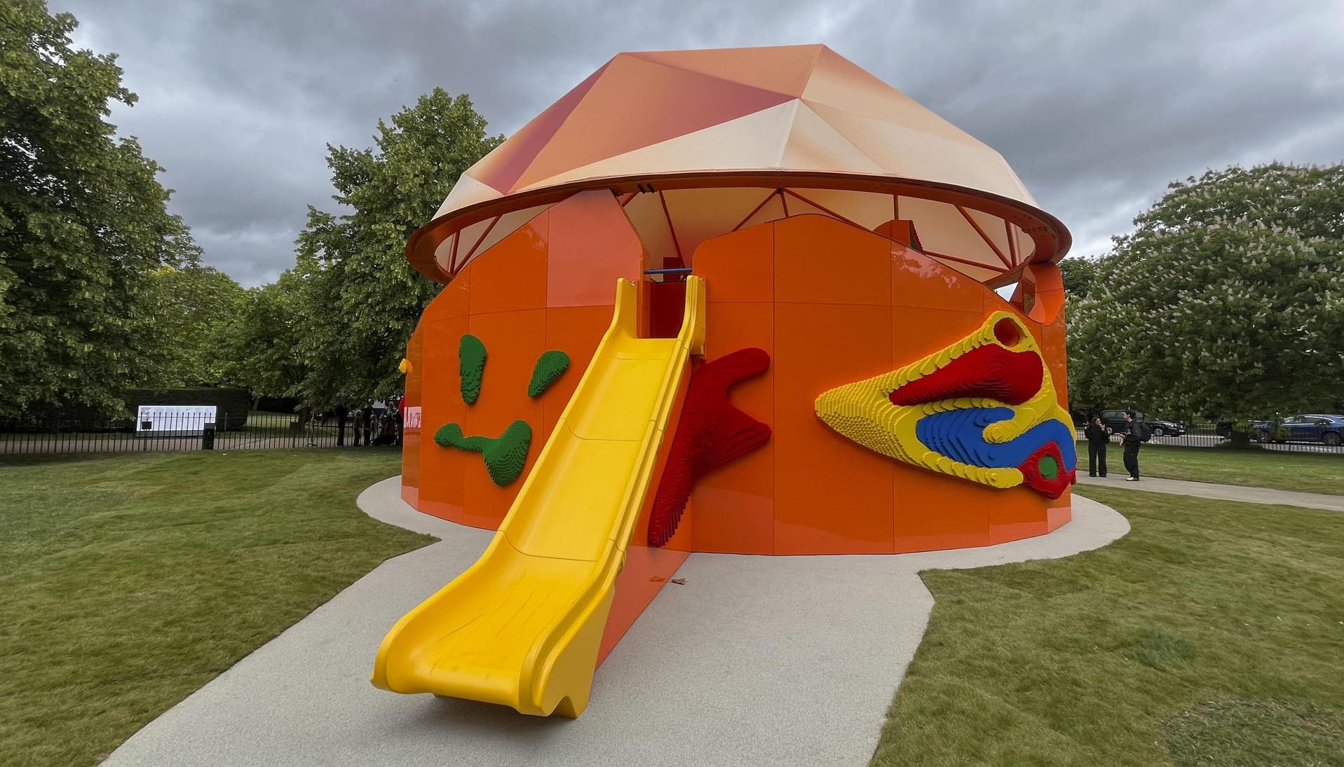  El 'Lego Pavilion', situado en pleno Hyde Park, junto a la Serpentine Gallery de Londres