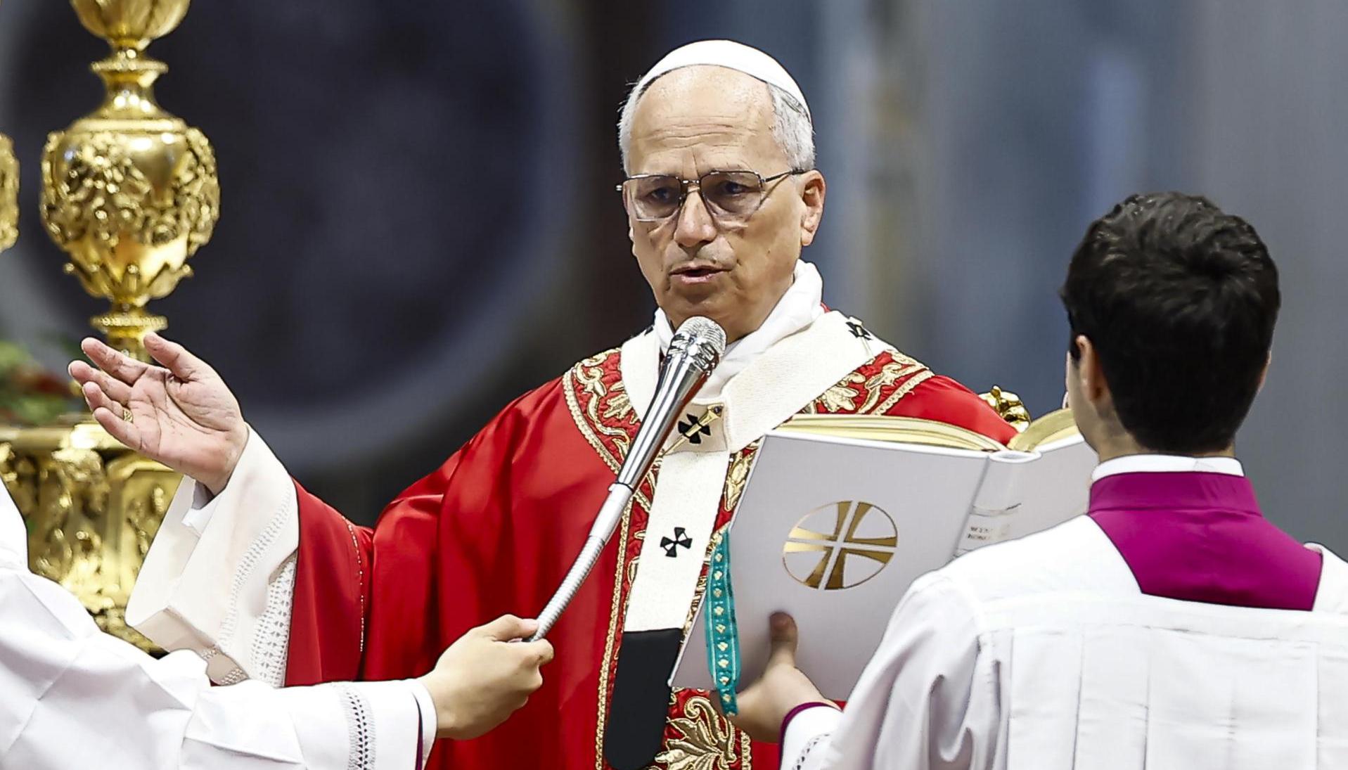 El Papa León XIV en la misa celebrada este domingo en la basílica de San Pedro