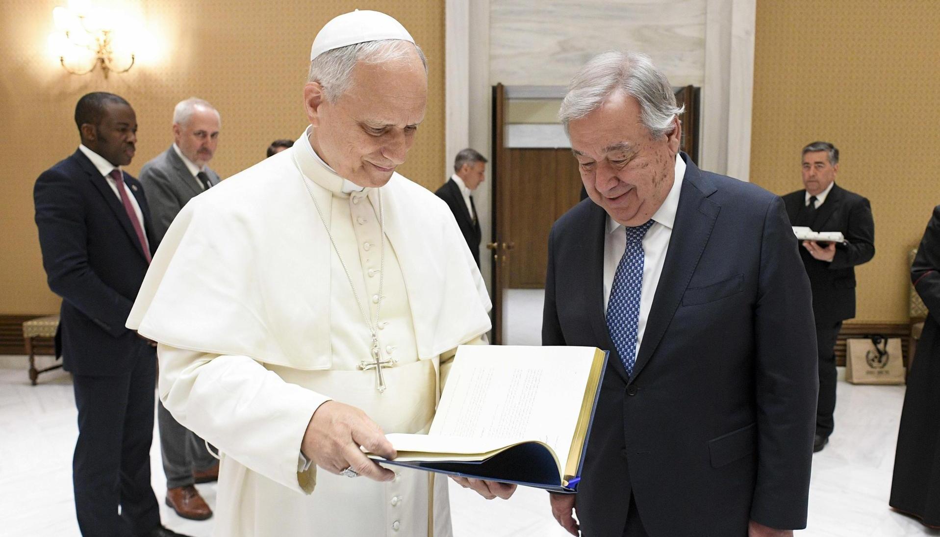 El Papa León XIV y el secretario general de la ONU, António Guterres.