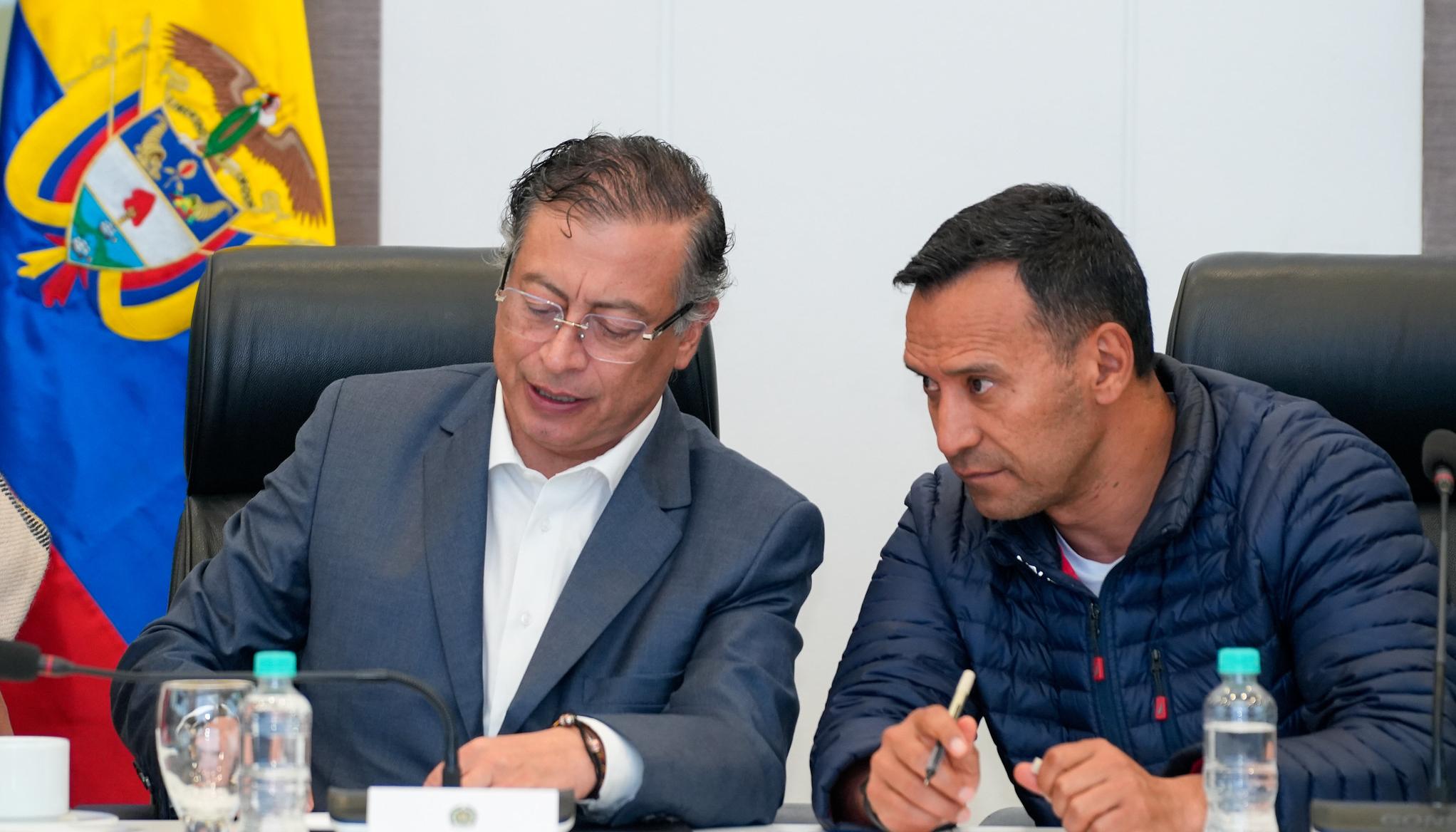 El Presidente Gustavo Peto y el Ministro de Defensa, Pedro Sánchez