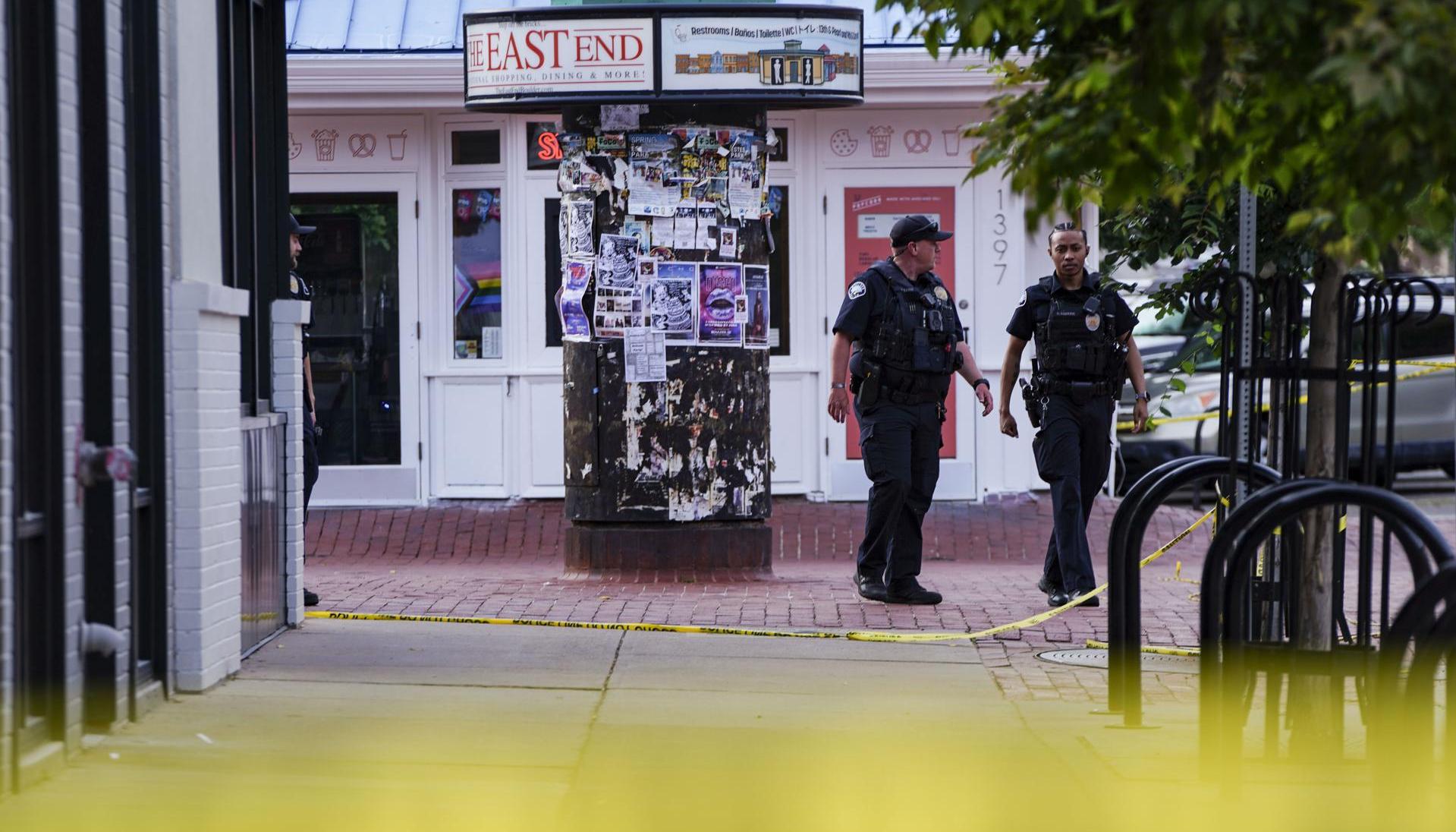 Policías en el lugar de los hechos.