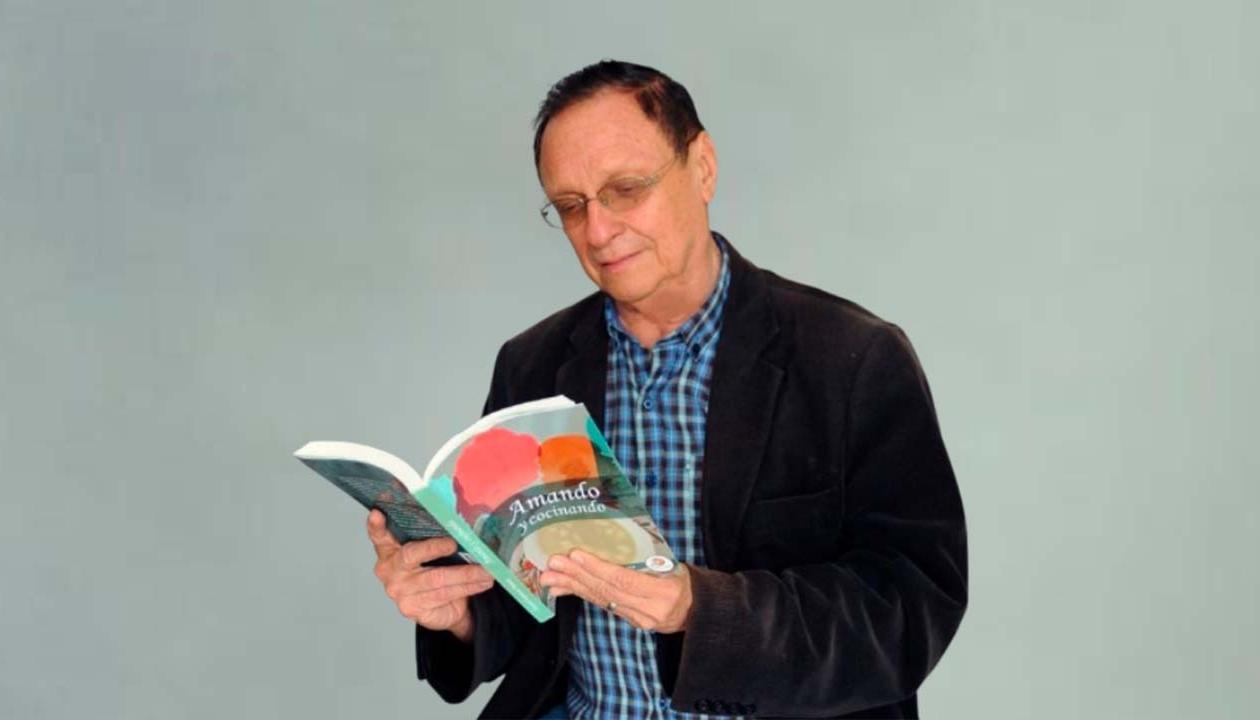 Fernán Espinosa Támara, autor de 'Amando y cocinando'. 