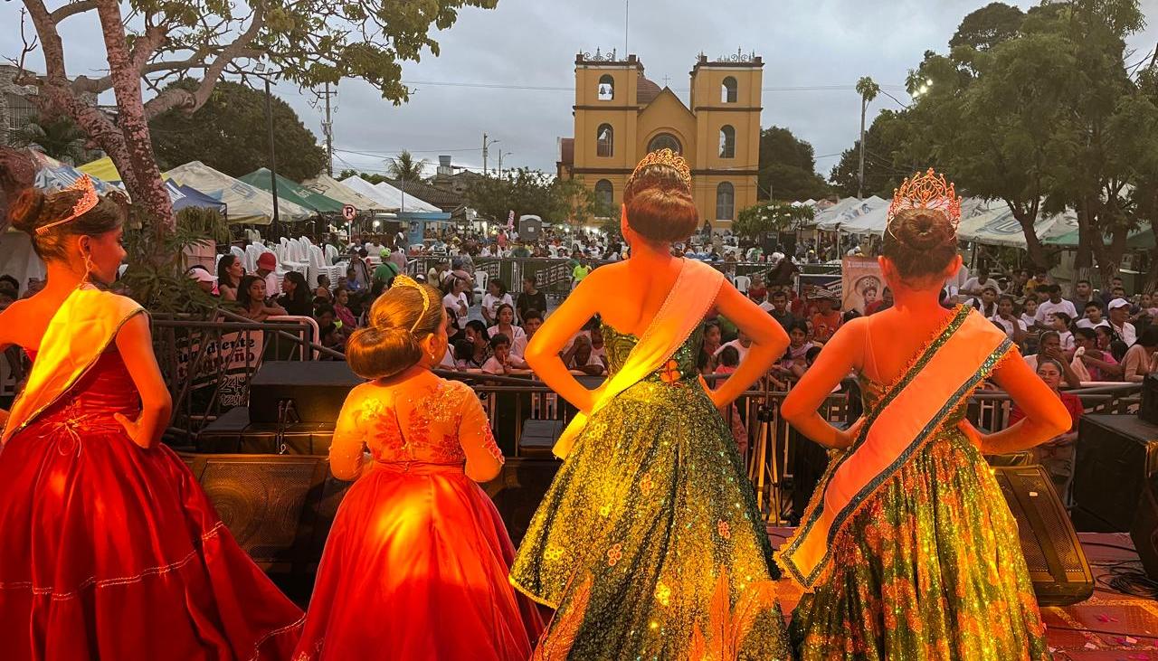 Fotografía de la primera versión del Festival y Reinado Intermunicipal Infantil de la Guayaba y el Palmiche . 