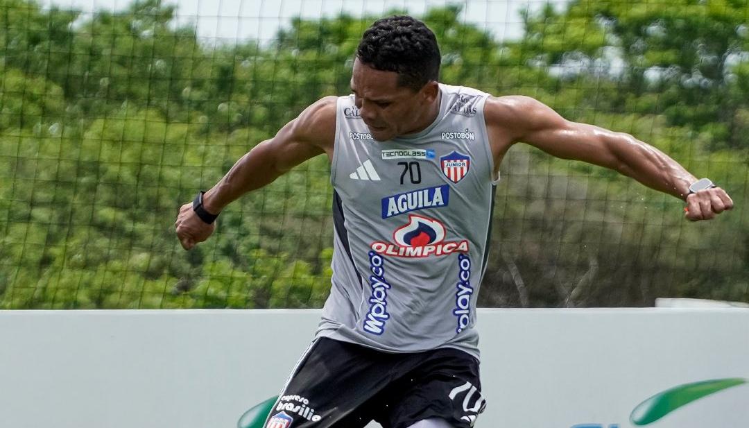 El capitán Carlos Bacca en entrenamiento con Junior esta semana.