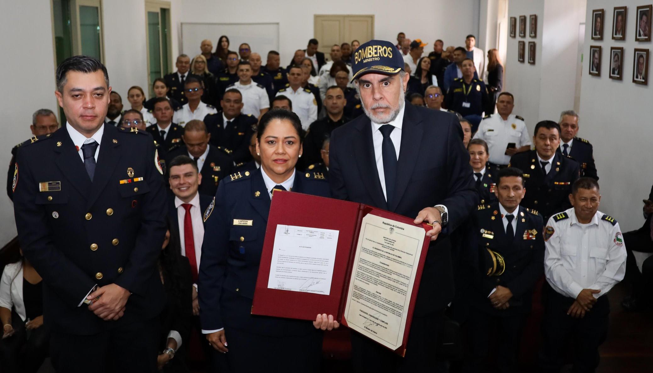 Lina María Marín Rodríguez junto al Ministro del Interior, Armando Benedetti.