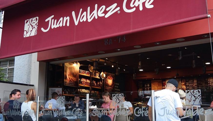 Fachada de una tienda Juan Valdez.