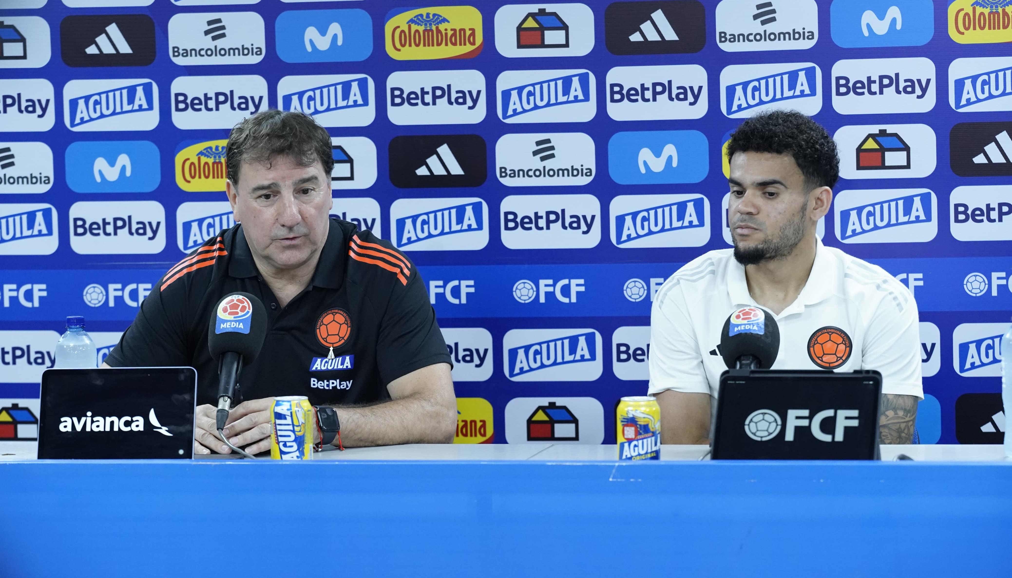 Néstor Lorenzo, entrenador de la Selección Colombia, y Luis Díaz.
