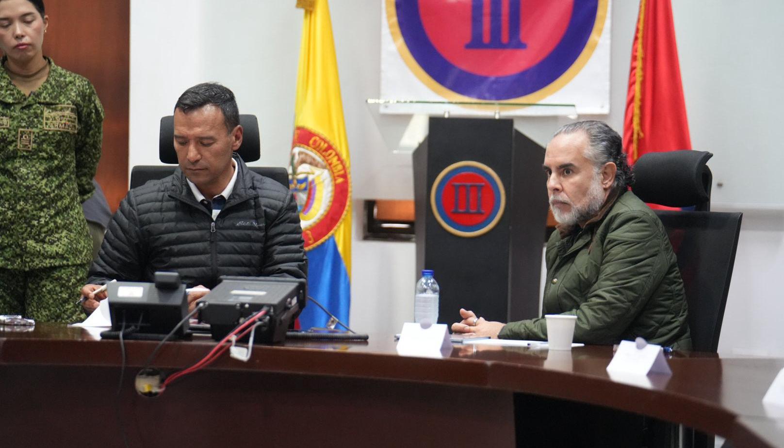 El ministro del Interior, Armando Benedetti, participa en el Consejo de Seguridad de alto nivel que se desarrolla en el Cauca.