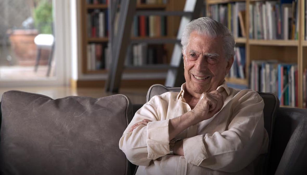 Mario Vargas Llosa novelista y político peruano, ganador del Premio Nobel de Literatura en 2010.