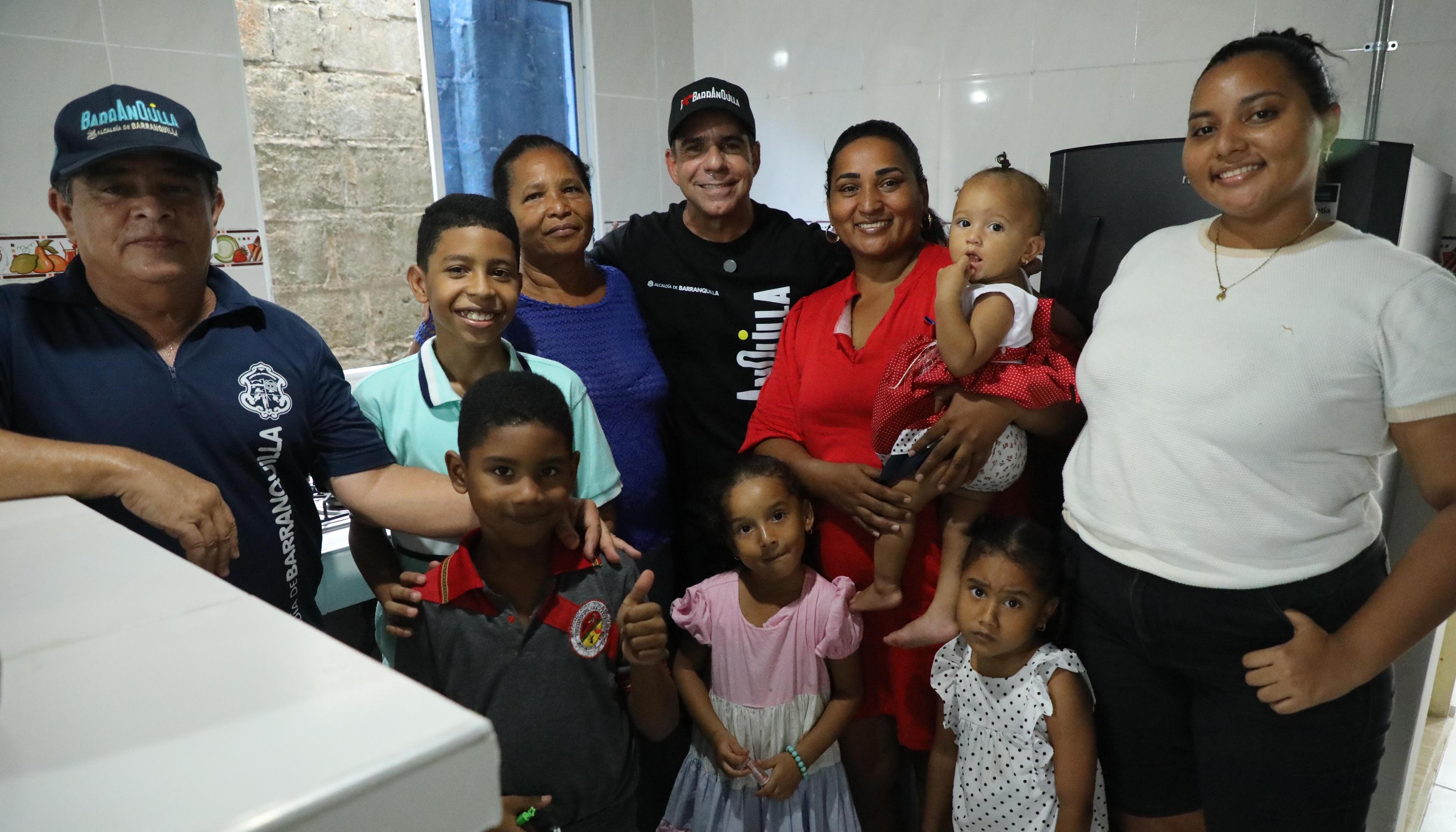 Alcalde Char durante la entrega de los mejoramientos de viviendas. 