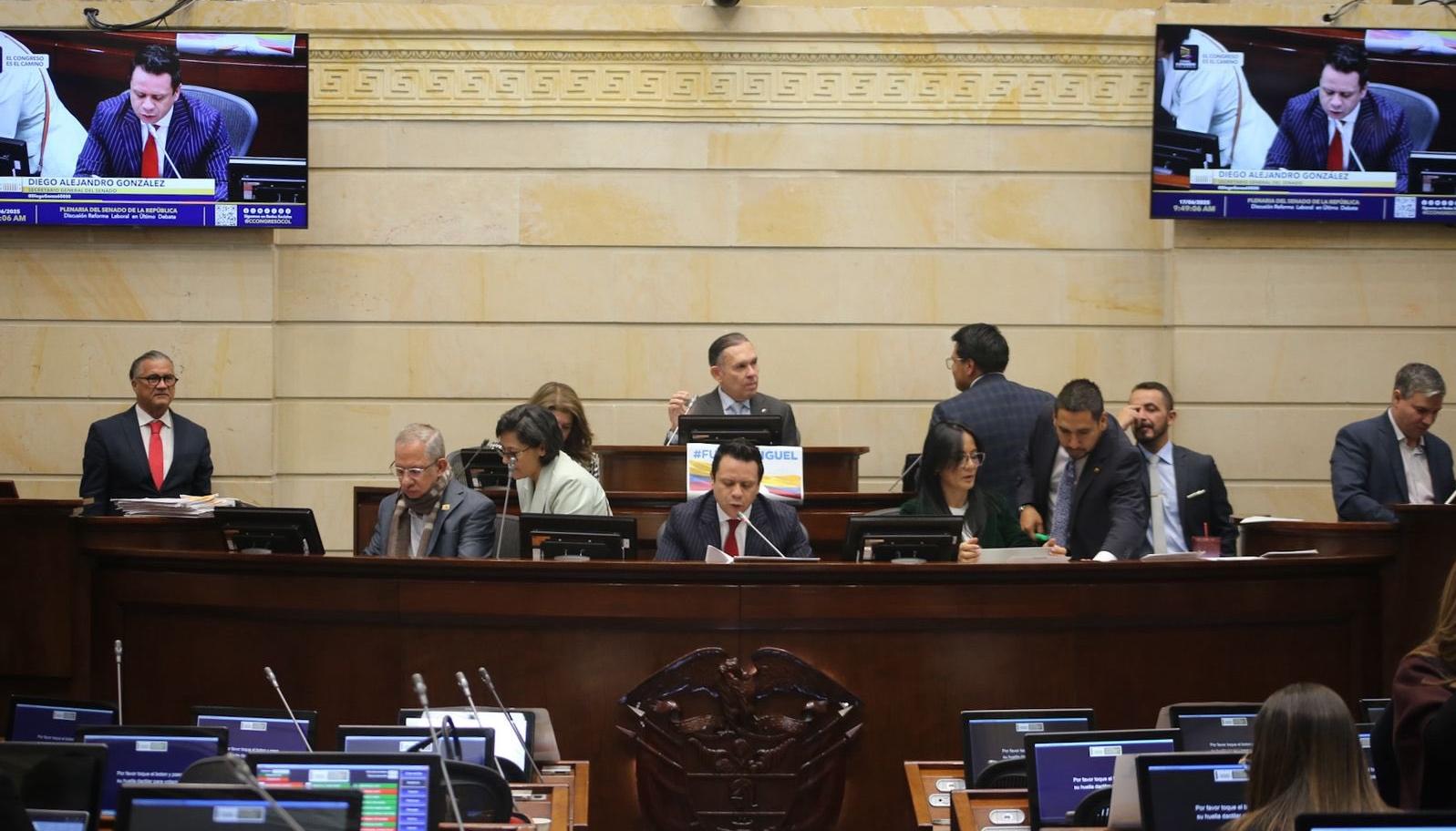 La nueva ley entrará en vigor seis meses después de su publicación oficial.