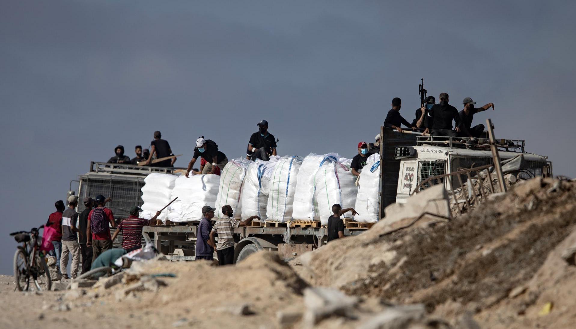 Camiones con alimentos en Gaza.