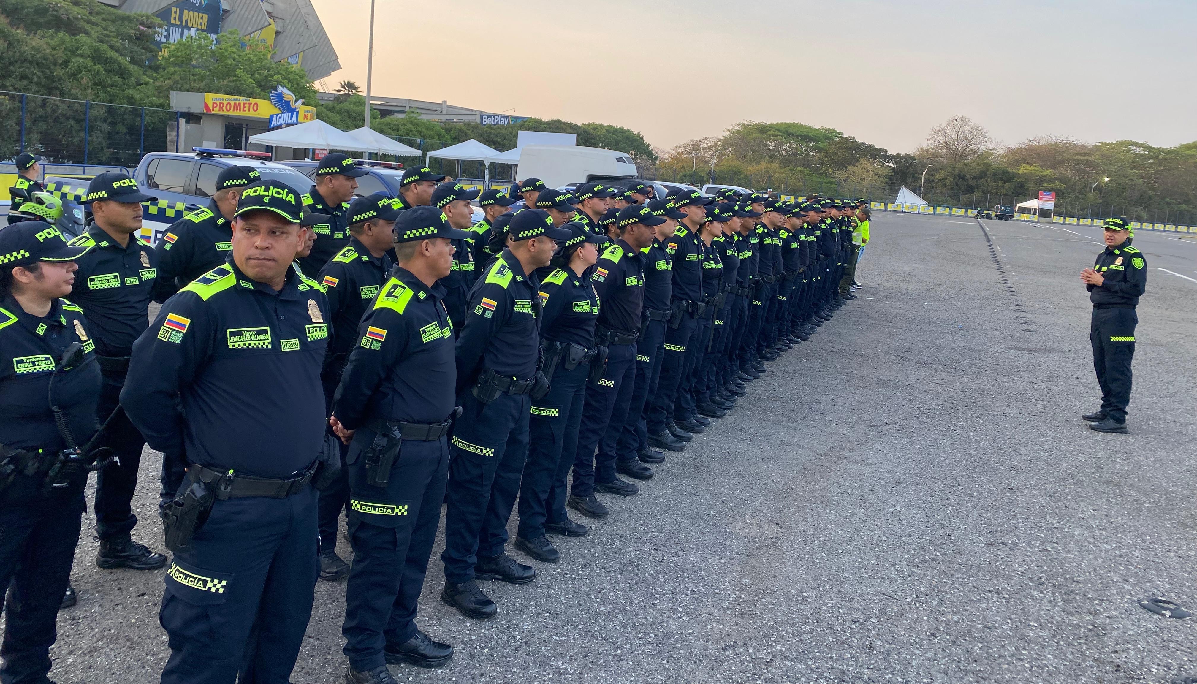 Los policías que brindarán seguridad.