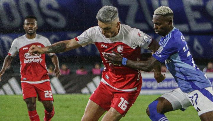 Aspecto del partido de este jueves entre Millonarios y Santa Fe, en Bogotá. 