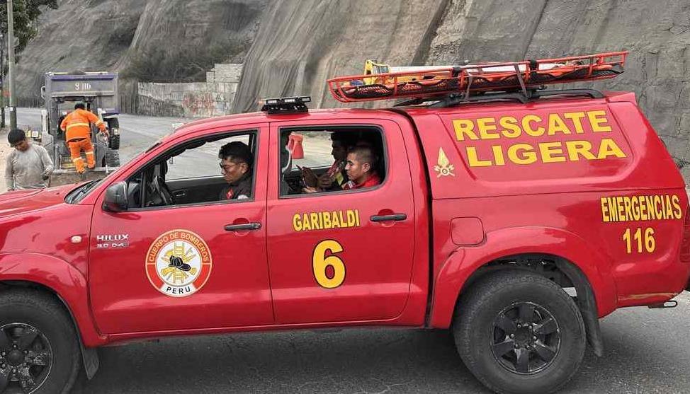 Equipo de rescate en Perú.