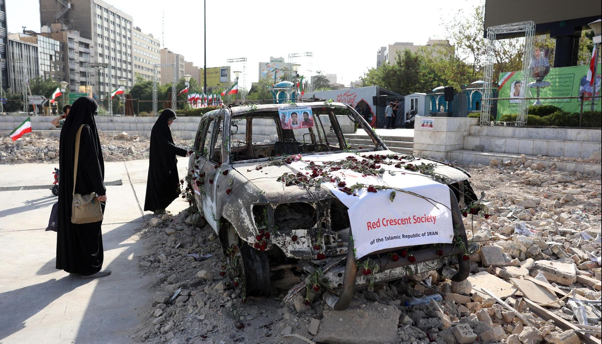 Destrucción en Teherán tras los ataques de Israel. 