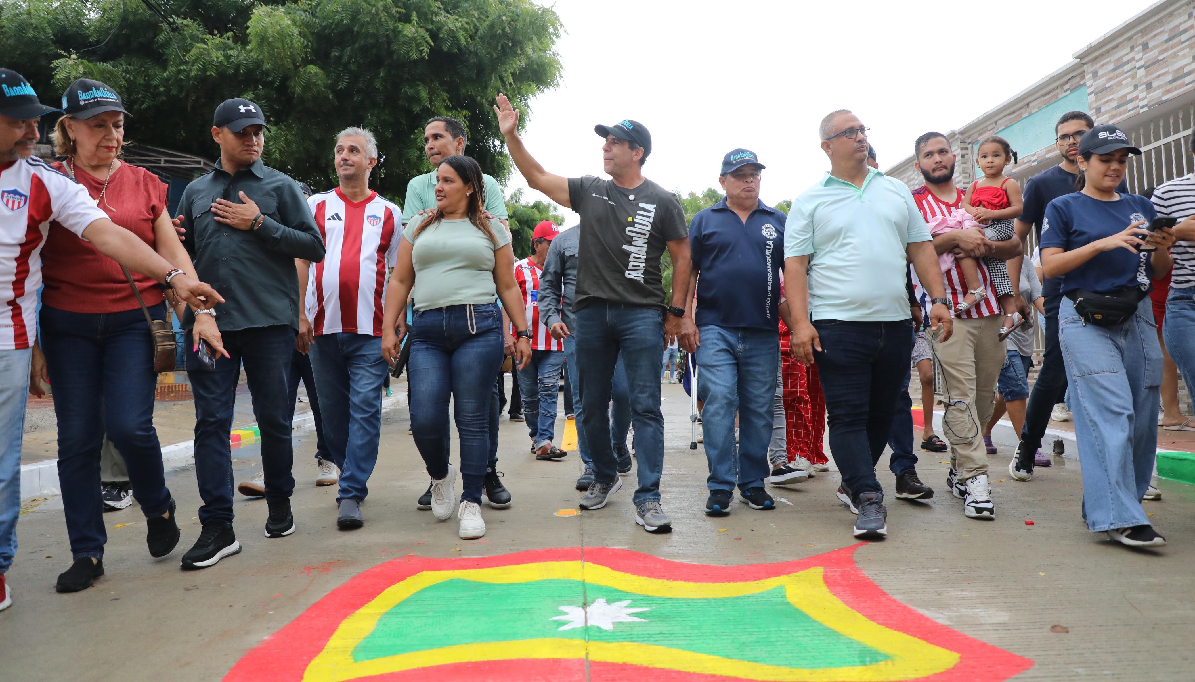 Alcalde Char durante la inauguración de la vía pavimentada en Las Nieves. 