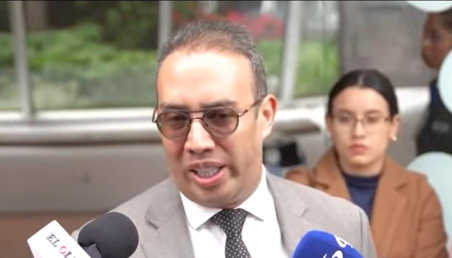 Víctor Mosquera, abogado de Miguel Uribe.