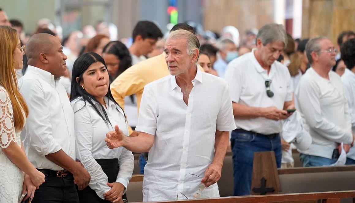 El gobernador del Atlántico, Eduardo Verano, durante la eucaristía este domingo. 
