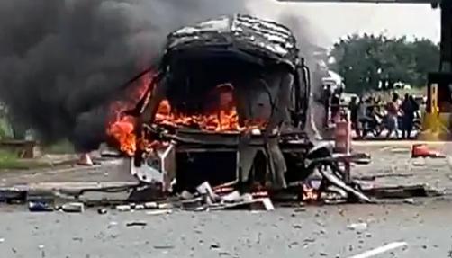 Bus fue activado con explosivos en Villa Rica, Cauca.