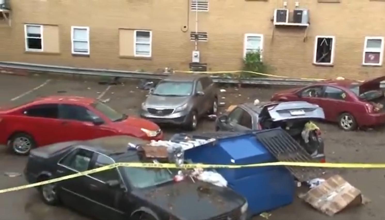 Vehículos afectados por las lluvias torrenciales.