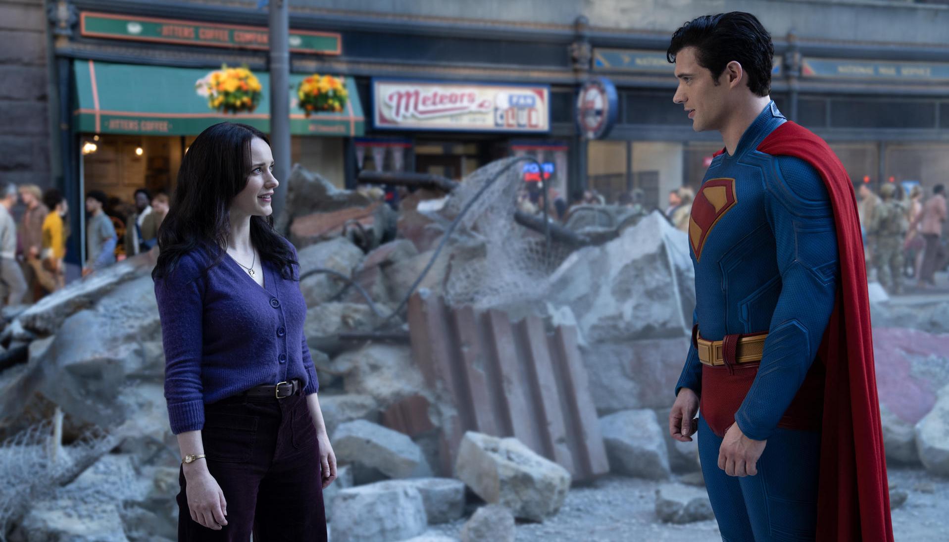 David Corenswet (Superman/Clark Kent) y Rachel Brosnahan (Lois Lane), protagonistas de la película. 