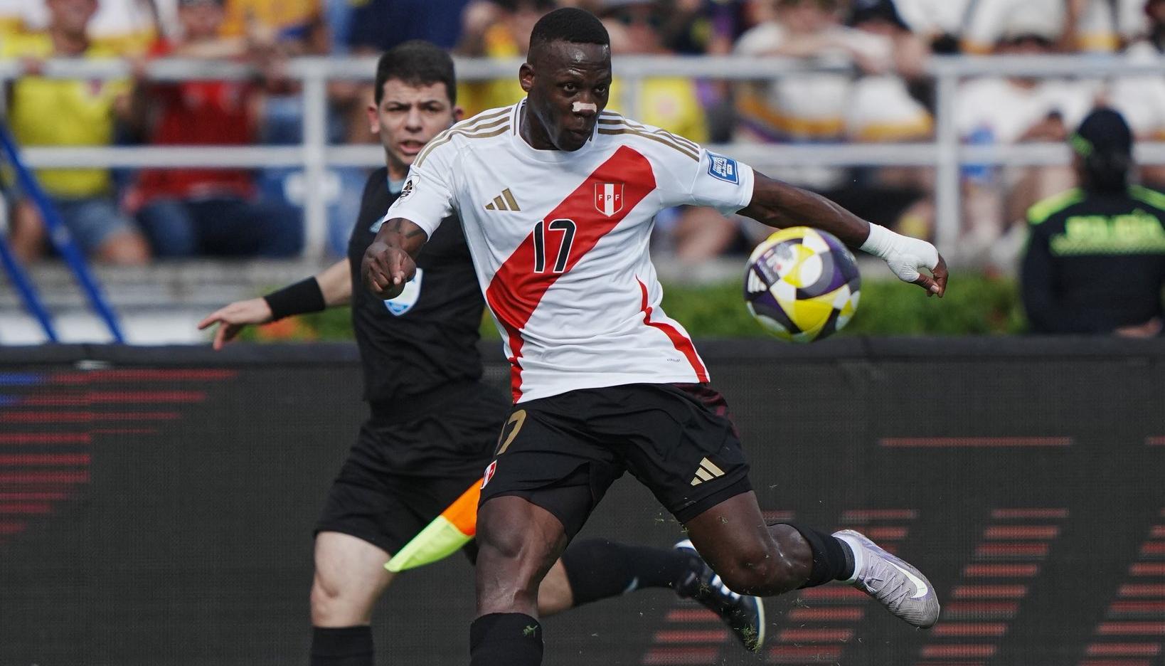 Luis Advíncula, lateral derecho de la selección peruana. 