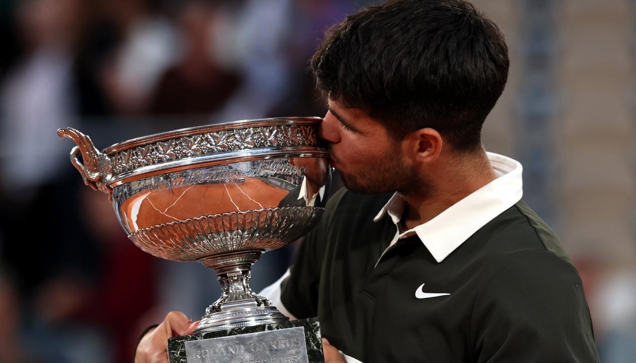 Carlos Alcaraz revalidó el título alcanzado el año anterior en Roland Garros. 