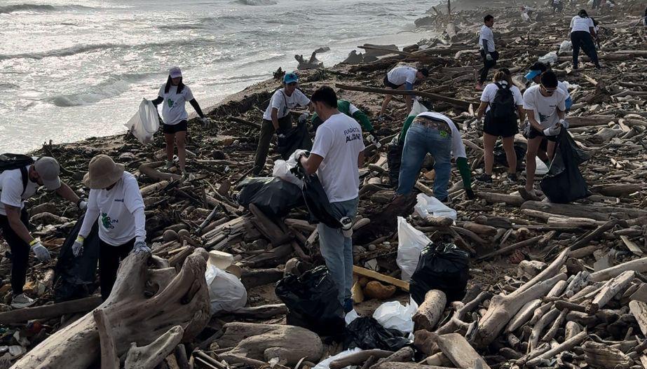 En la jornada de limpieza participaron más de 60 voluntarios. 